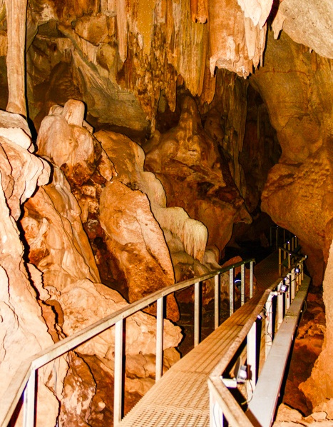 BE WOWED BY THE ANCIENT CUTTA CUTTA CAVES