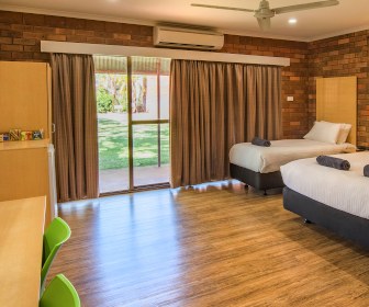 DELUXE ROOM