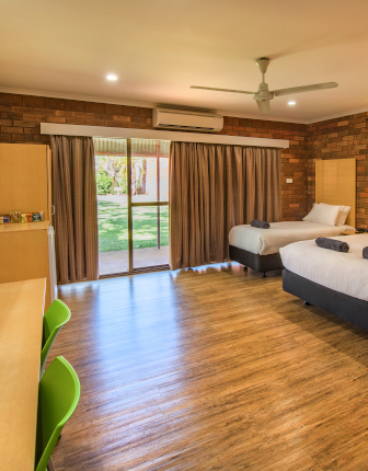DELUXE ROOM